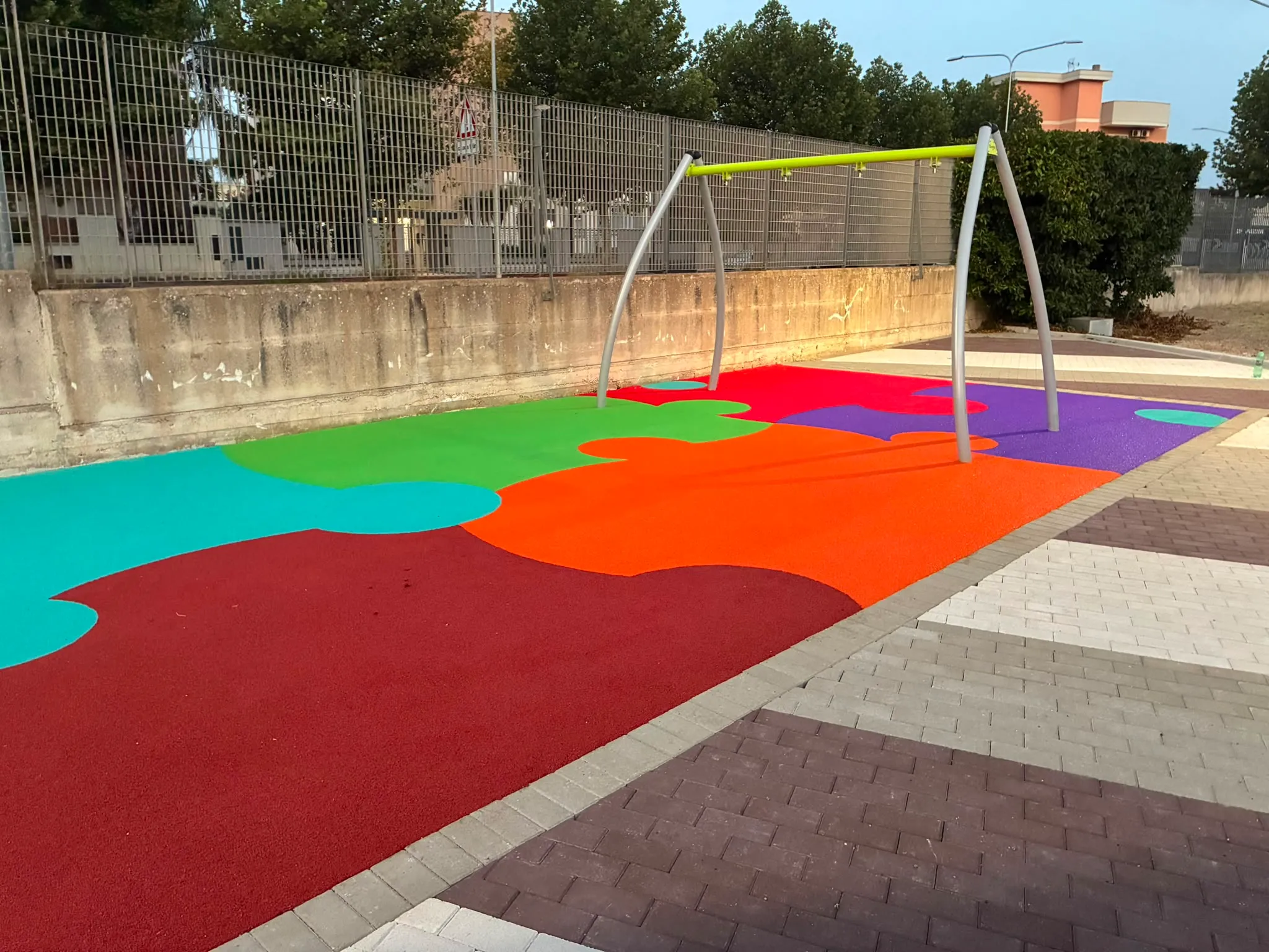 Pavimentazioni antitrauma: Gomma colata a disegno libero