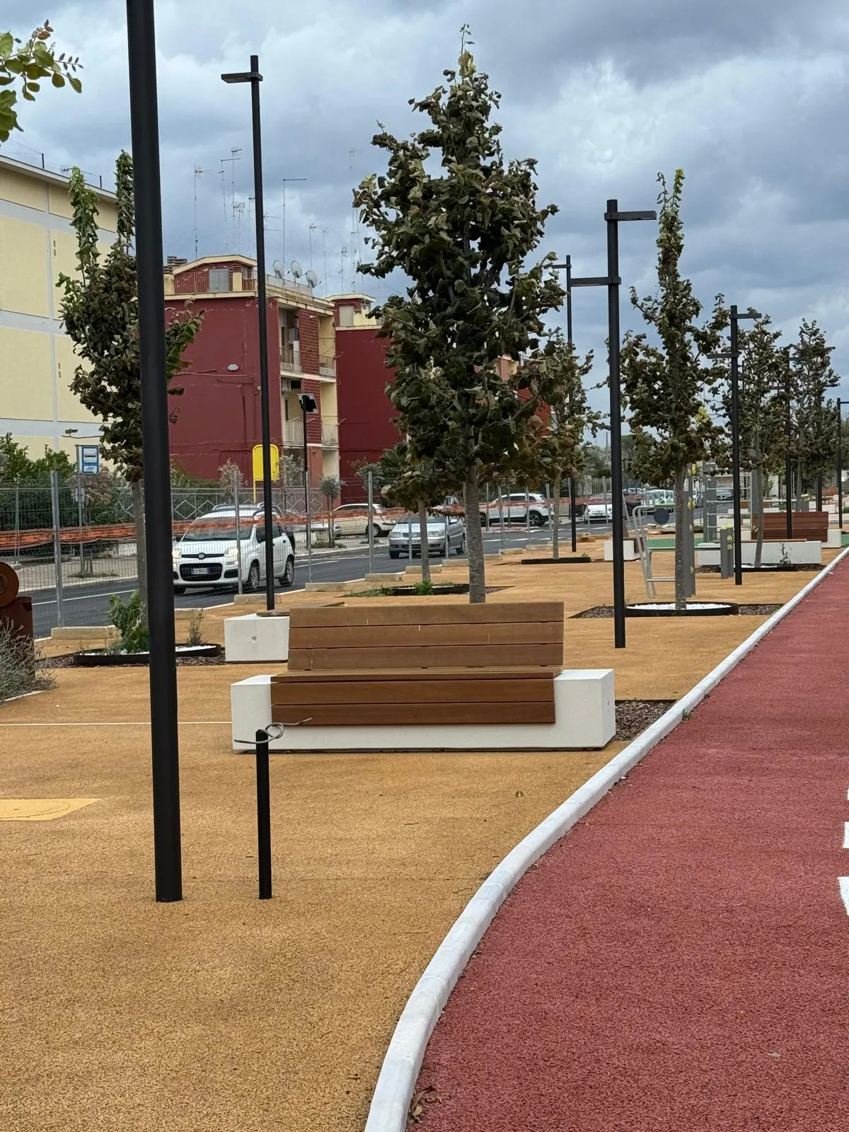 Viali attrezzati: Panchine e alberature lungo il percorso