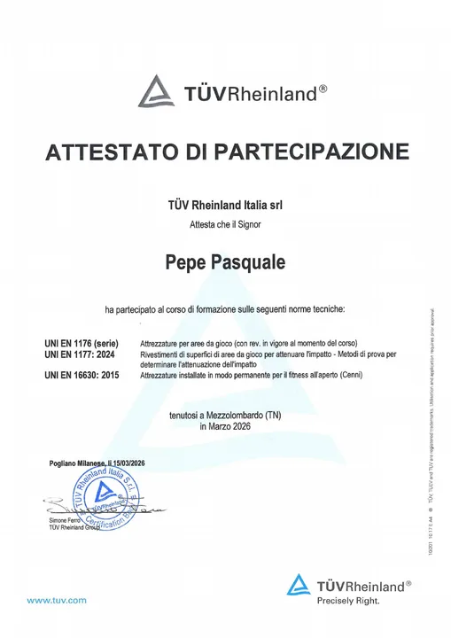 Attestato TÜV Rheinland — formazione sulle norme UNI EN 1176, EN 1177 e EN 16630 (sicurezza di aree gioco e fitness all'aperto), marzo 2026